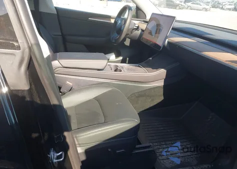 2023 Tesla Model Y Awd/Long Range Dual Motor All-Wheel Drive z USA, uszkodzony, nr VIN 7SAYGAEE9PF888254